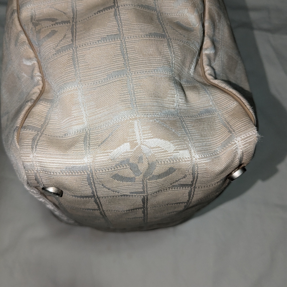 Chanel Tote - Picture 4 of 14